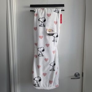 NWT Snoopy Peanuts Berkshire Plush Valentine's Day Throw Blanket